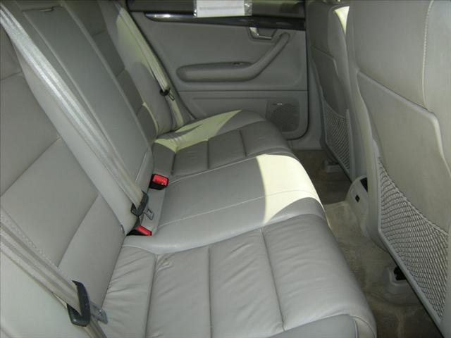 Audi A4 2003 photo 2