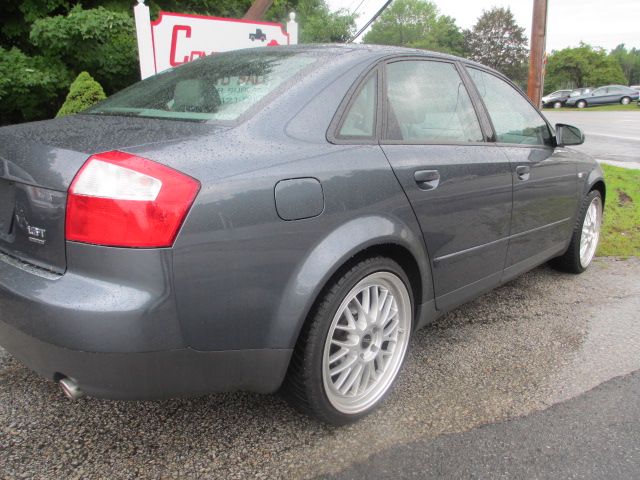 Audi A4 2003 photo 2