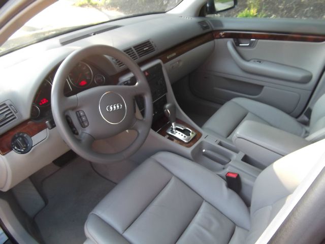 Audi A4 2003 photo 2
