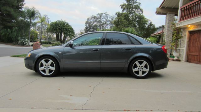 Audi A4 2003 photo 2
