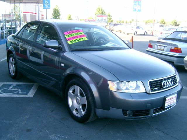 Audi A4 2004 photo 2