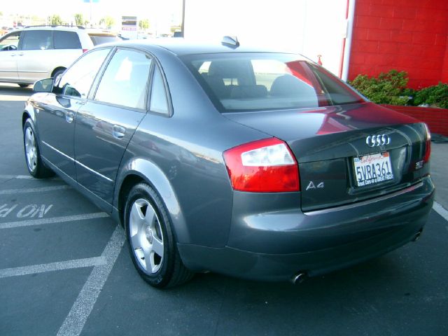 Audi A4 2004 photo 4