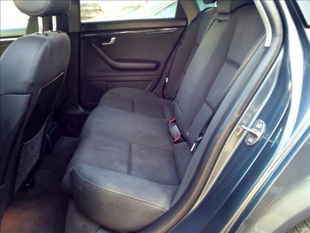 Audi A4 2004 photo 2