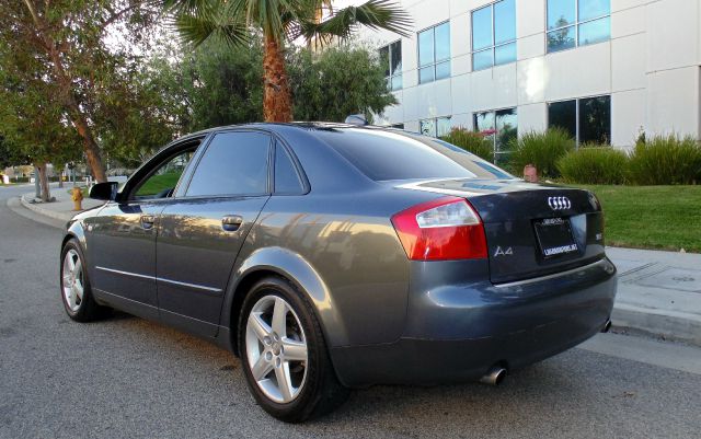 Audi A4 2004 photo 1
