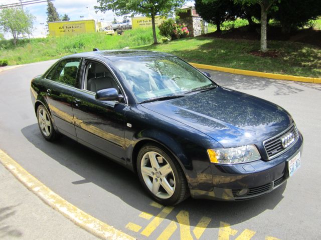 Audi A4 2004 photo 2