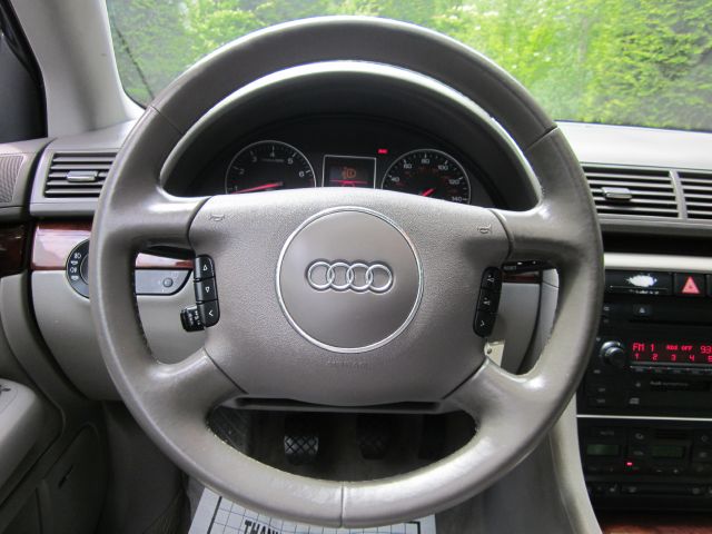 Audi A4 2004 photo 5
