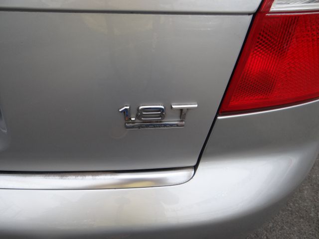 Audi A4 2004 photo 2