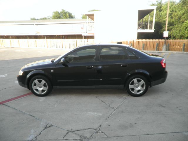Audi A4 2004 photo 2