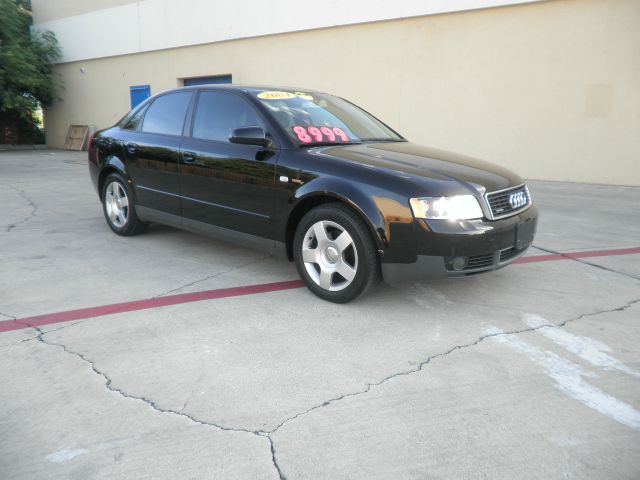 Audi A4 2004 photo 4