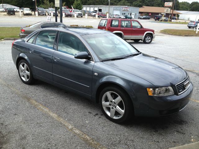 Audi A4 2004 photo 1