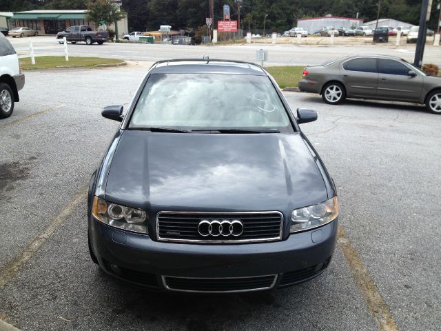 Audi A4 2004 photo 2