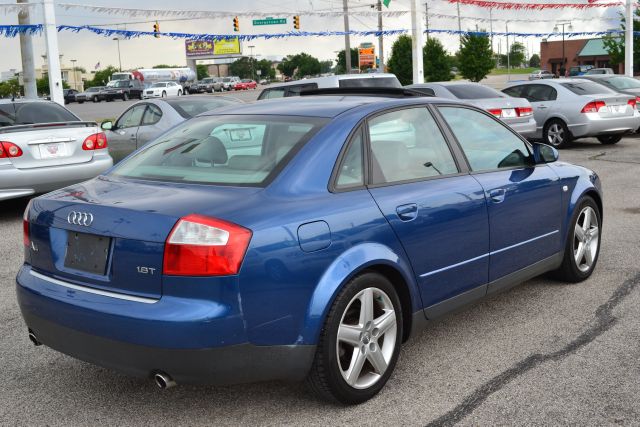 Audi A4 2004 photo 2