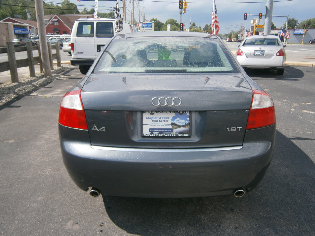 Audi A4 2004 photo 4