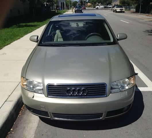 Audi A4 2004 photo 2