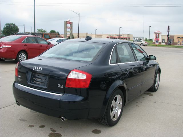 Audi A4 2004 photo 10