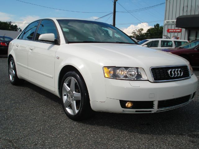 Audi A4 2004 photo 1