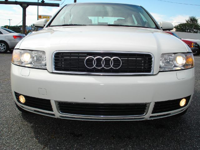 Audi A4 2004 photo 2
