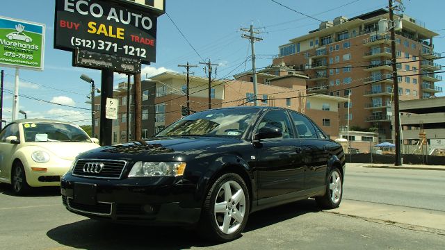 Audi A4 2004 photo 2