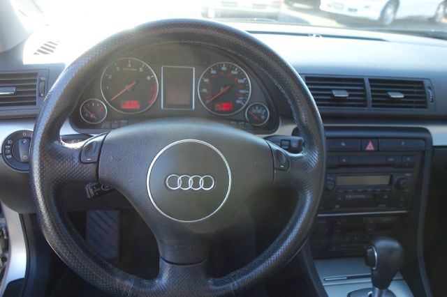 Audi A4 2004 photo 3