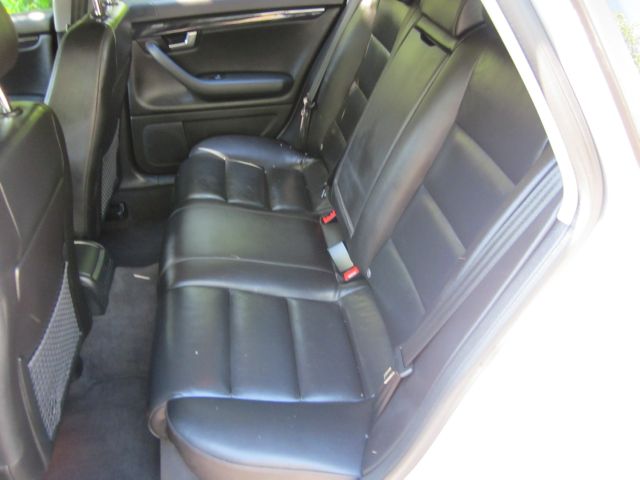 Audi A4 2004 photo 2