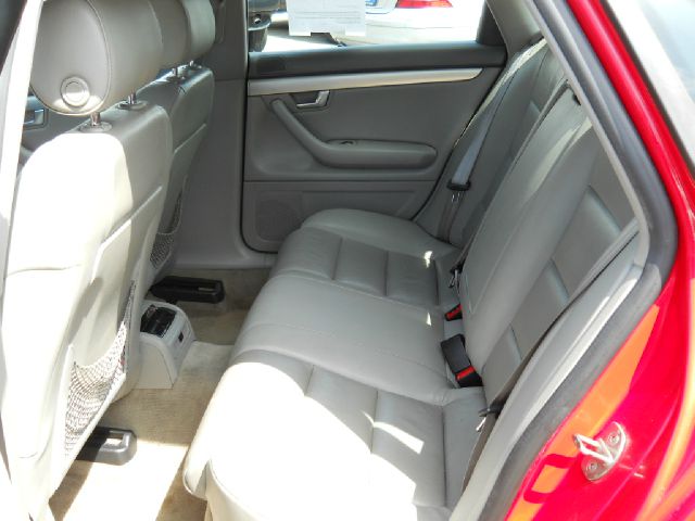 Audi A4 2004 photo 4