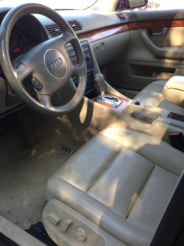 Audi A4 2004 photo 2