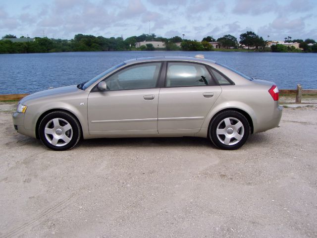 Audi A4 2004 photo 1