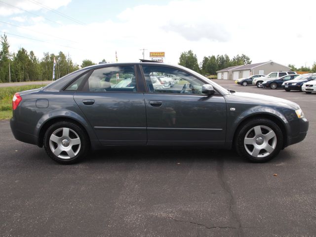 Audi A4 2004 photo 2