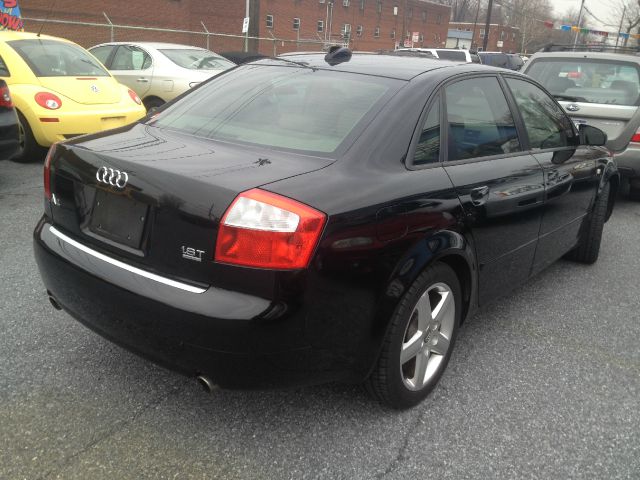Audi A4 2004 photo 2