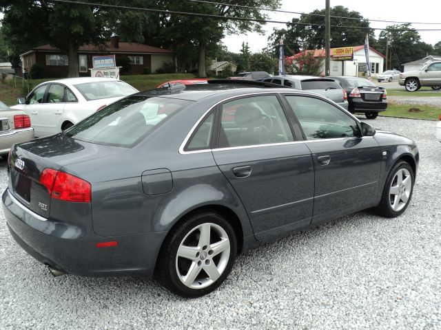 Audi A4 2005 photo 2