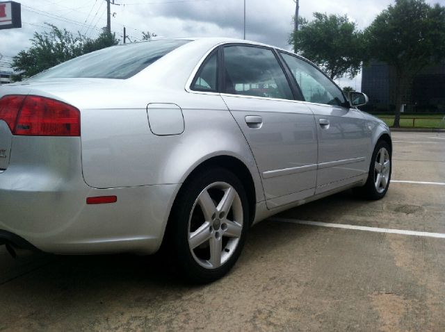 Audi A4 2005 photo 2
