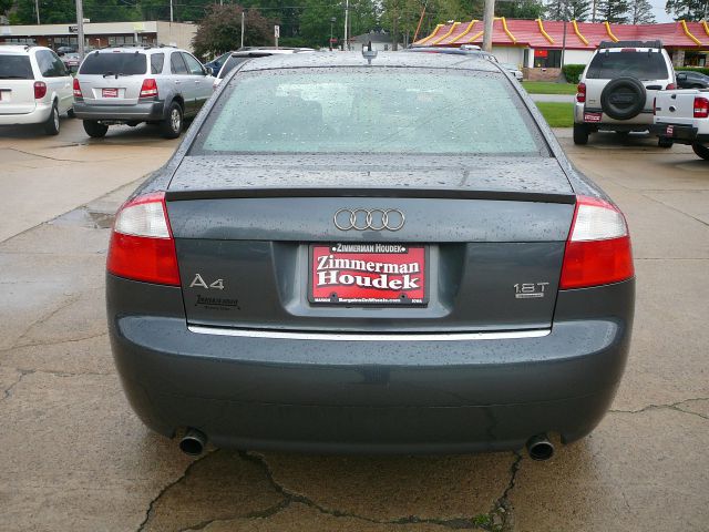 Audi A4 2005 photo 11
