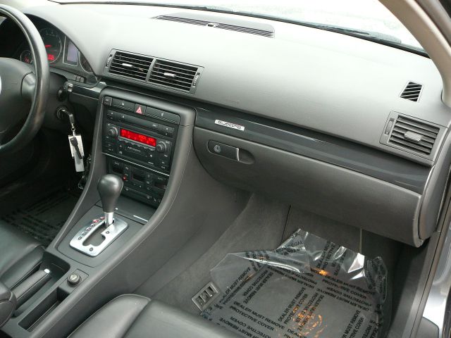Audi A4 2005 photo 2