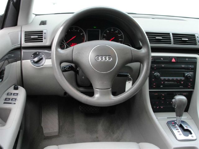 Audi A4 2005 photo 46