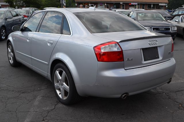 Audi A4 2005 photo 2