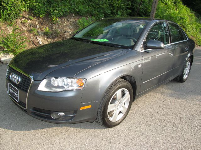 Audi A4 2005 photo 2