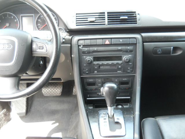 Audi A4 3.0 Quatro AWD Sedan