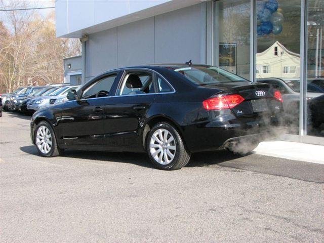 Audi A4 2009 photo 2