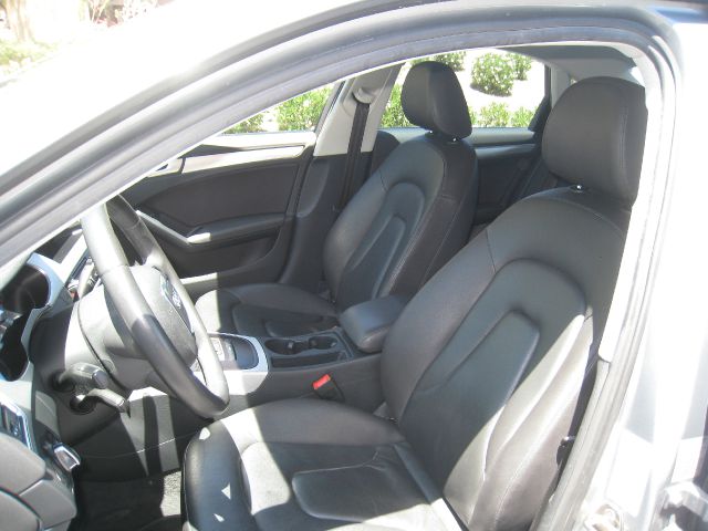 Audi A4 2009 photo 12