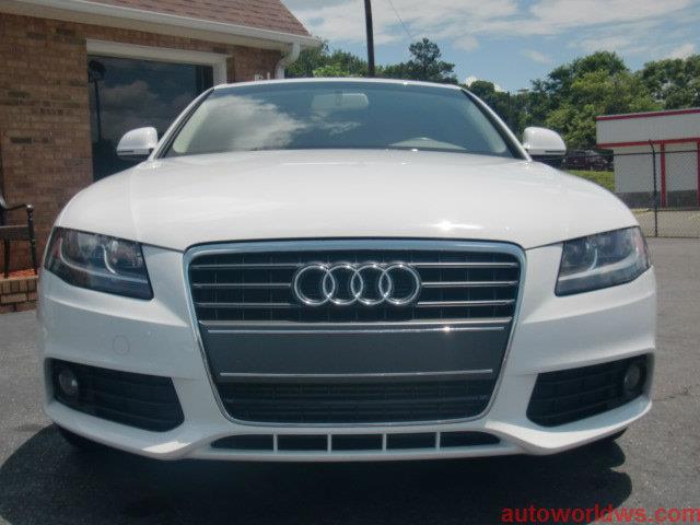 Audi A4 2009 photo 2