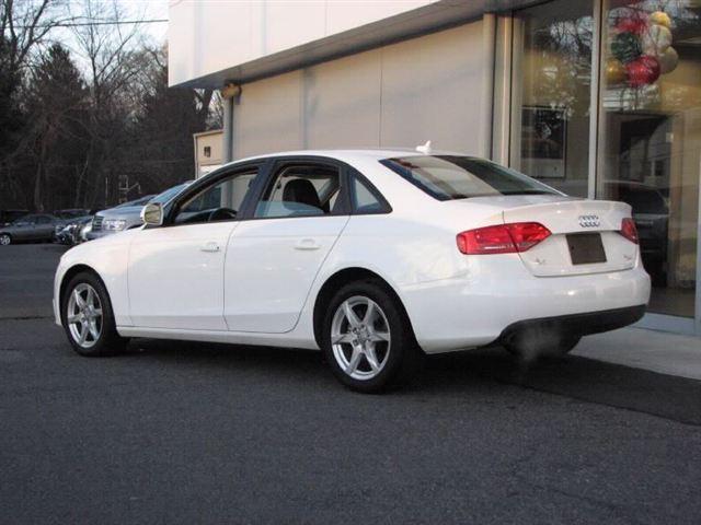 Audi A4 2009 photo 2