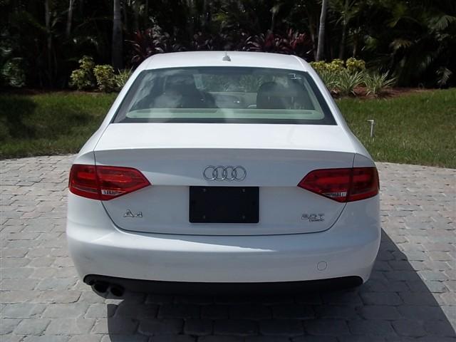Audi A4 2009 photo 4