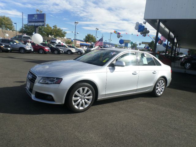 Audi A4 2009 photo 2