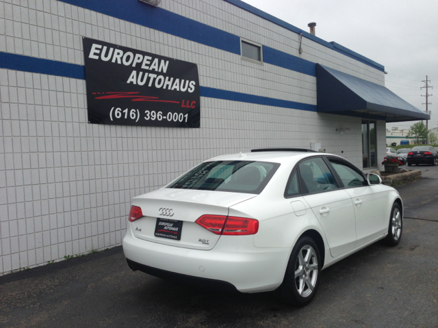 Audi A4 2009 photo 17