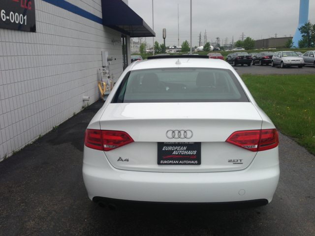 Audi A4 2009 photo 18