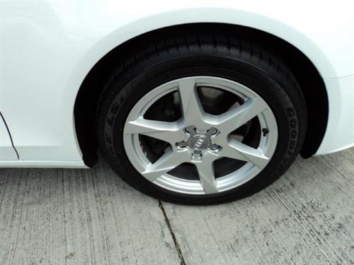 Audi A4 2009 photo 2