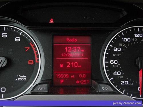 Audi A4 2009 photo 2
