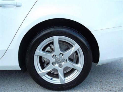 Audi A4 2009 photo 2