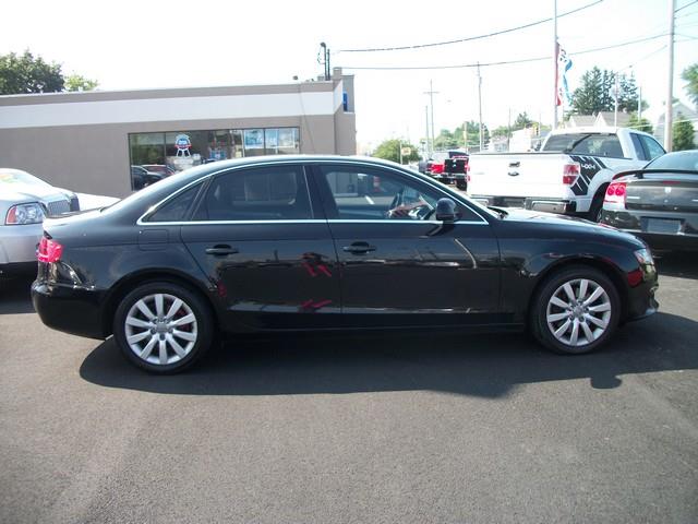 Audi A4 2009 photo 2