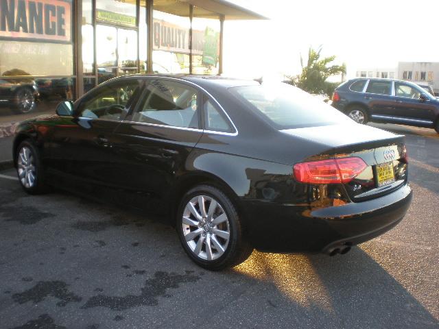 Audi A4 2009 photo 2